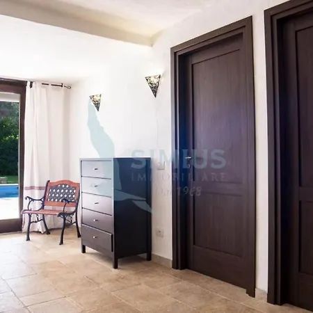 Lussuosa Con Biliardo, Piscina E Barbecue ヴィラ